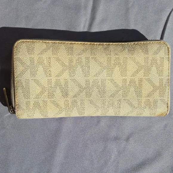 Michael Kors Textured Tan Wallet - Picture 3 of 12